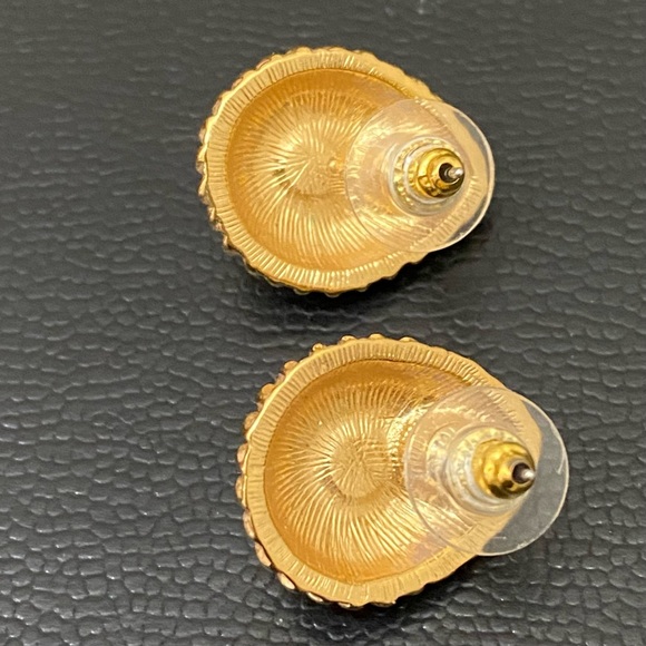 Vintage MONET Signed Gold-tone Teardrop Faux Pearl Earrings 11.0g - Picture 7 of 13